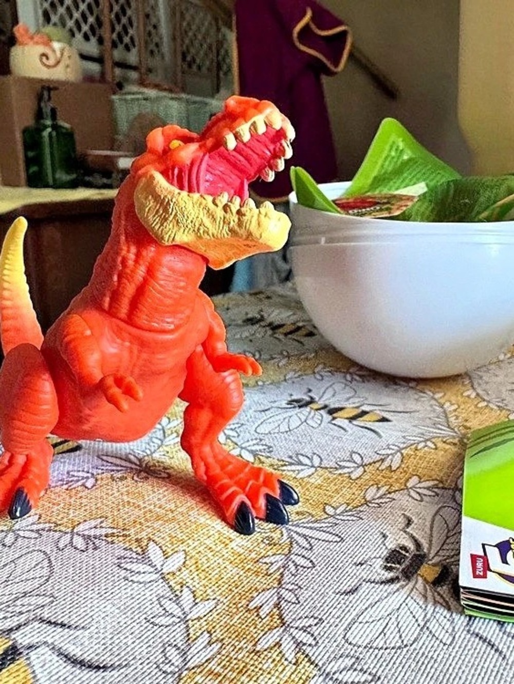 ZURU Dino Watch Surprise 5 Dinosaur Figures & Surprise Ball